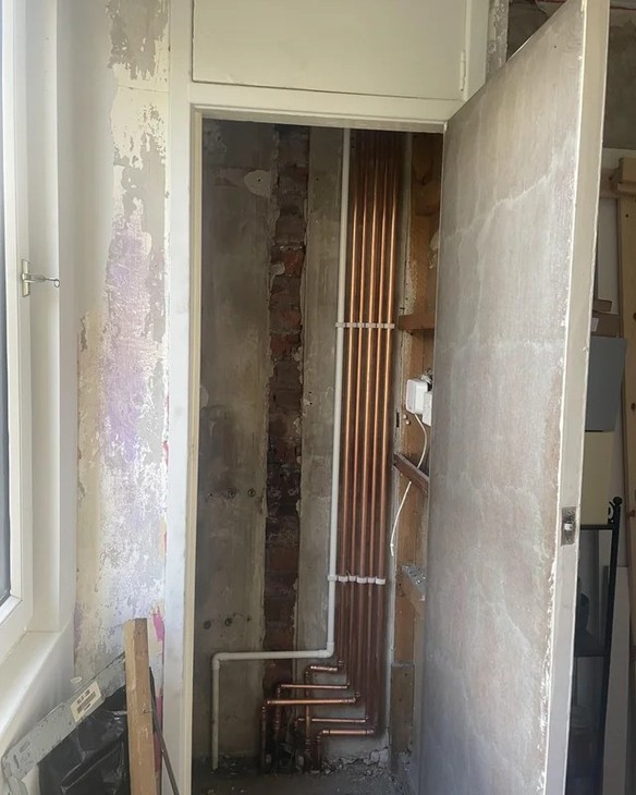 Installation of mid-fix bathroom fittings